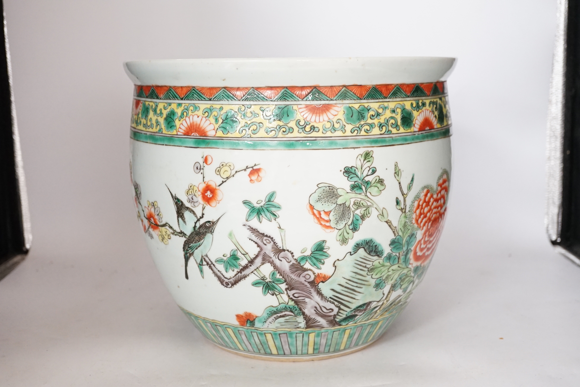 A late 19th century Chinese famille verte jardiniere, 25cm